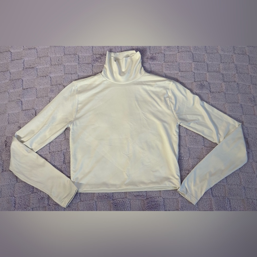 White Long Sleeve Cropped Turtleneck Top Size Small